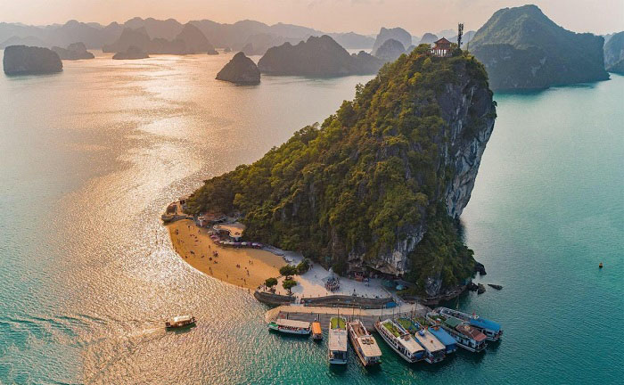 Vì sao nên du lịch Hạ Long một lần trong đời?