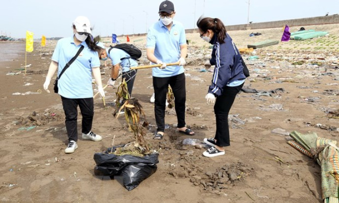 Giảm thiểu rác thải nhựa để phát triển du lịch Việt Nam bền vững