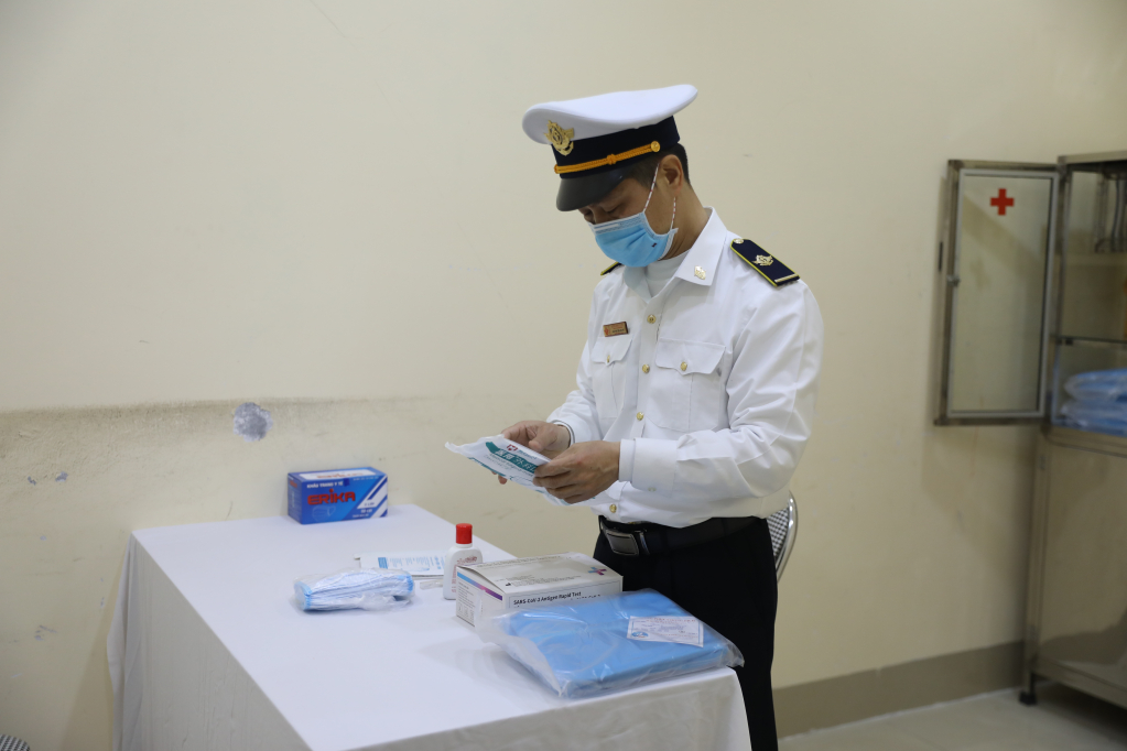 Các thiết bị y tế chuyên dụng trong phòng cách ly sẵn sàng đáp ứng khi có trường hợp nghi nhiễm SAR-CoV 2.