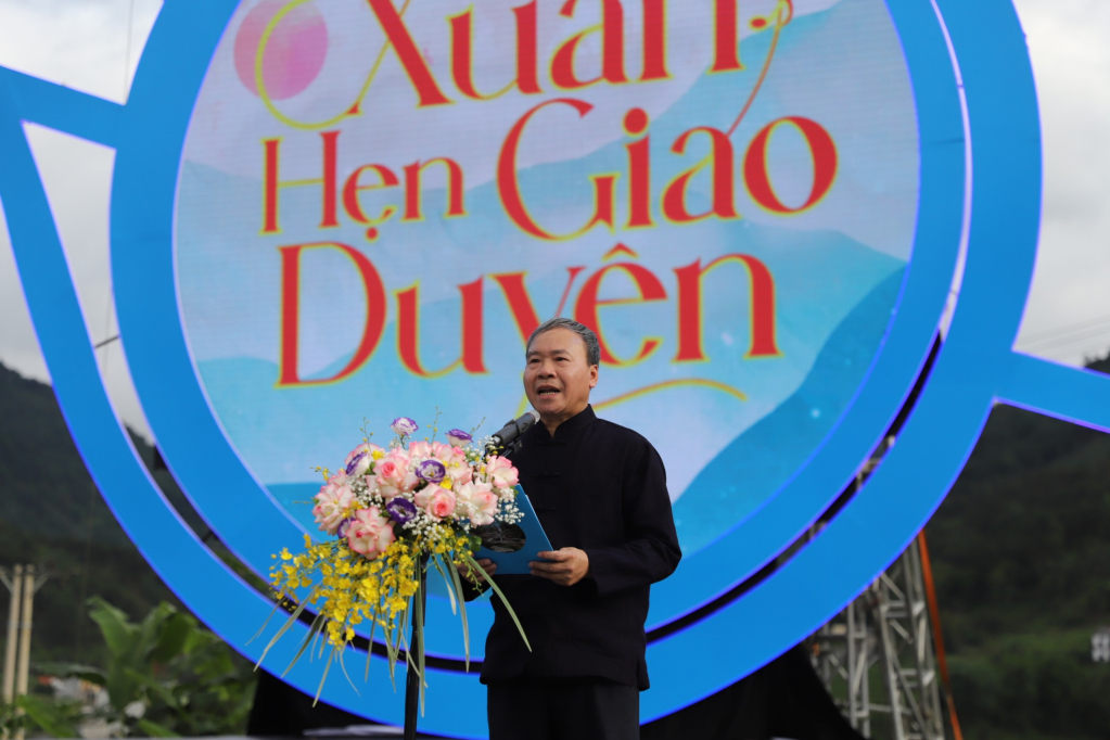 Ông Hoàng Ngọc Ngò, Phó Chủ tịch UBND huyện Bình Liêu phát biểu khai mạc Ngày hội. 