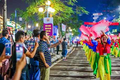 Carnaval Hạ Long 2018 góp phần tạo đà tăng trưởng cho du lịch Quảng Ninh tăng trưởng ngoạn mục cao nhất từ trước đến nay, lên 