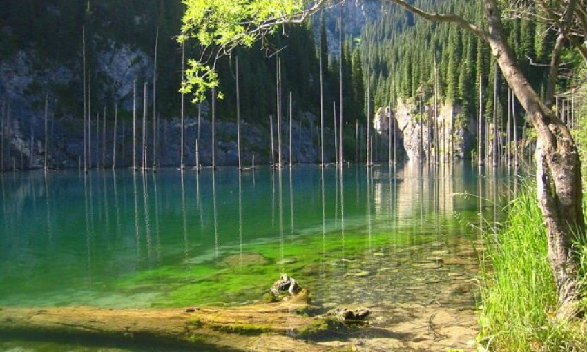 Hồ Chết đẹp như trong thế giới siêu thực ở Kazakhstan
