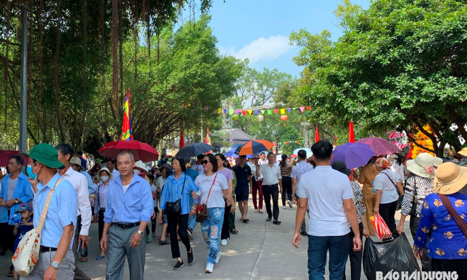 Lượng khách đến di tích Côn Sơn – Kiếp Bạc tăng 35%