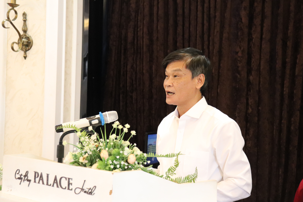 Ông Vũ Kiên Cường, Trưởng Ban Quản lý Vịnh Hạ Long phát biểu ý kiến.