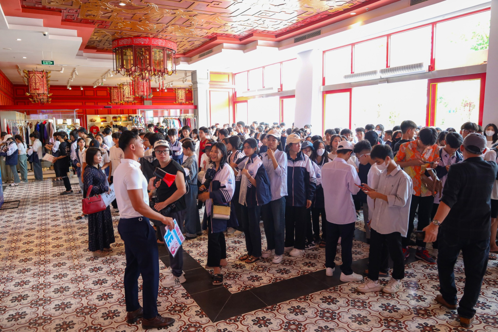 Tổ hợp Sunworld Hạ Long thu hút đông du khách dịp cuối tuần.