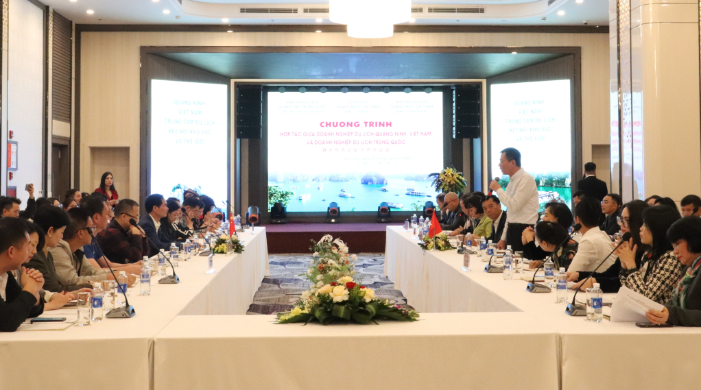 Quang cảnh chương trình làm việc.