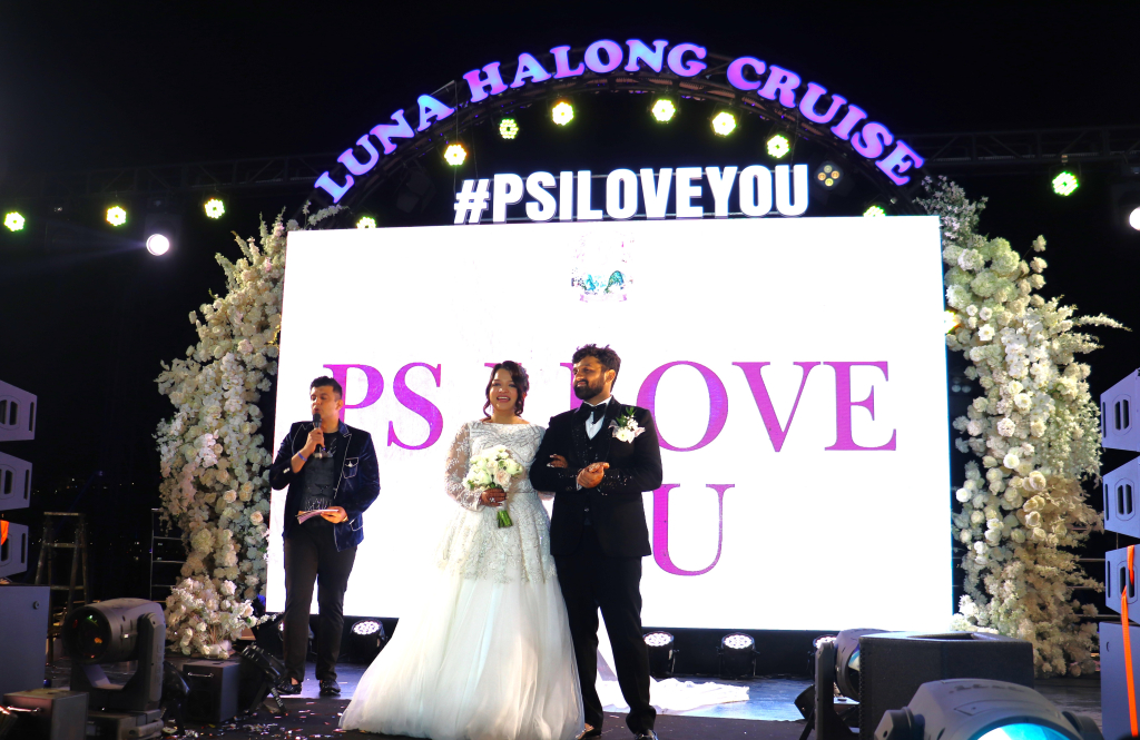 Cô dâu, chú rể hạnh phúc trong ngày trọng đại.