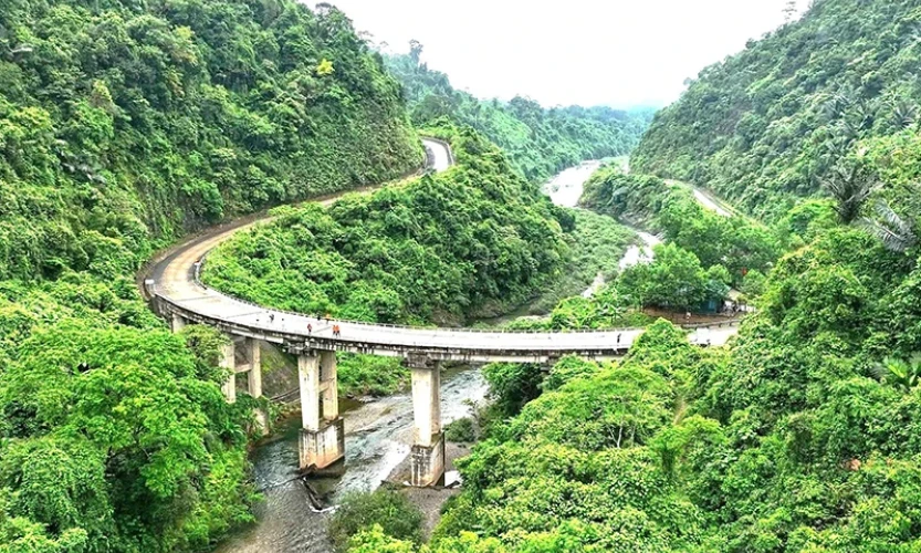 Khám phá cung đường đẹp như tranh giữa đại ngàn Trường Sơn