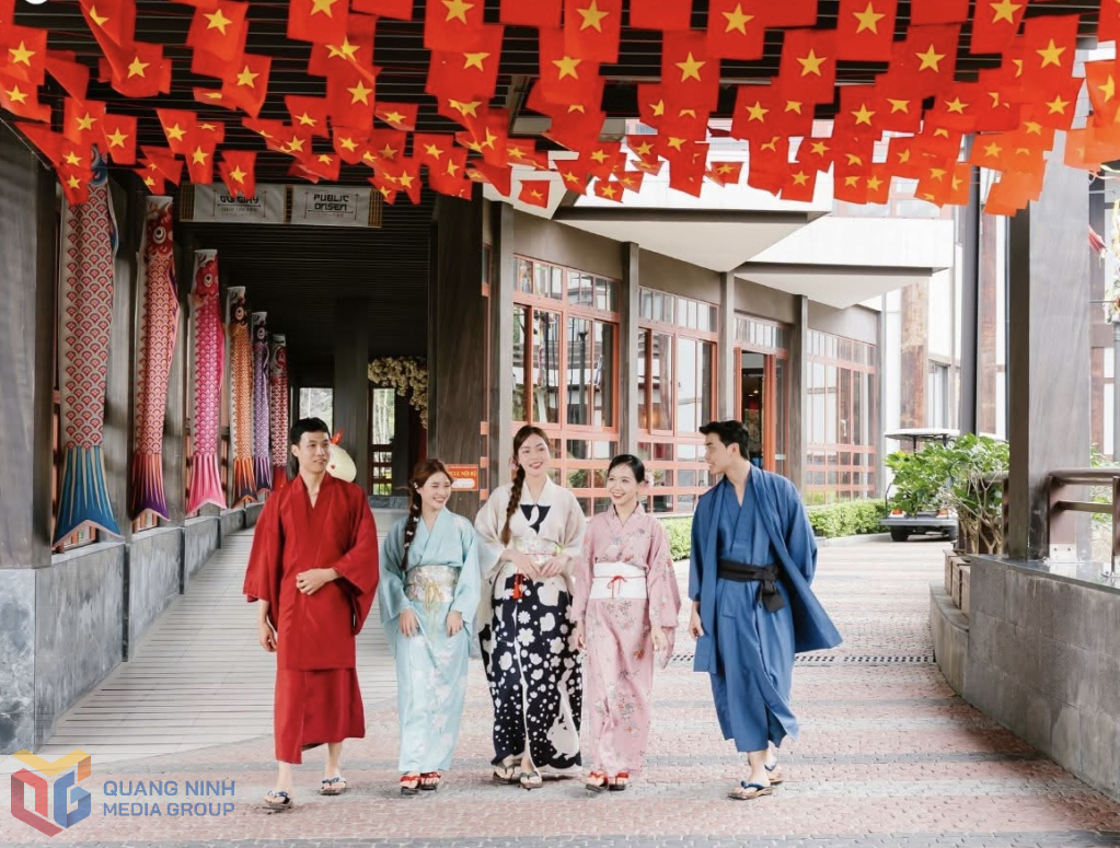 Du khách tận hưởng kỳ nghỉ tại Khu nghỉ dưỡng suối nóng cao cấp Yoko Onsen Quang Hanh.