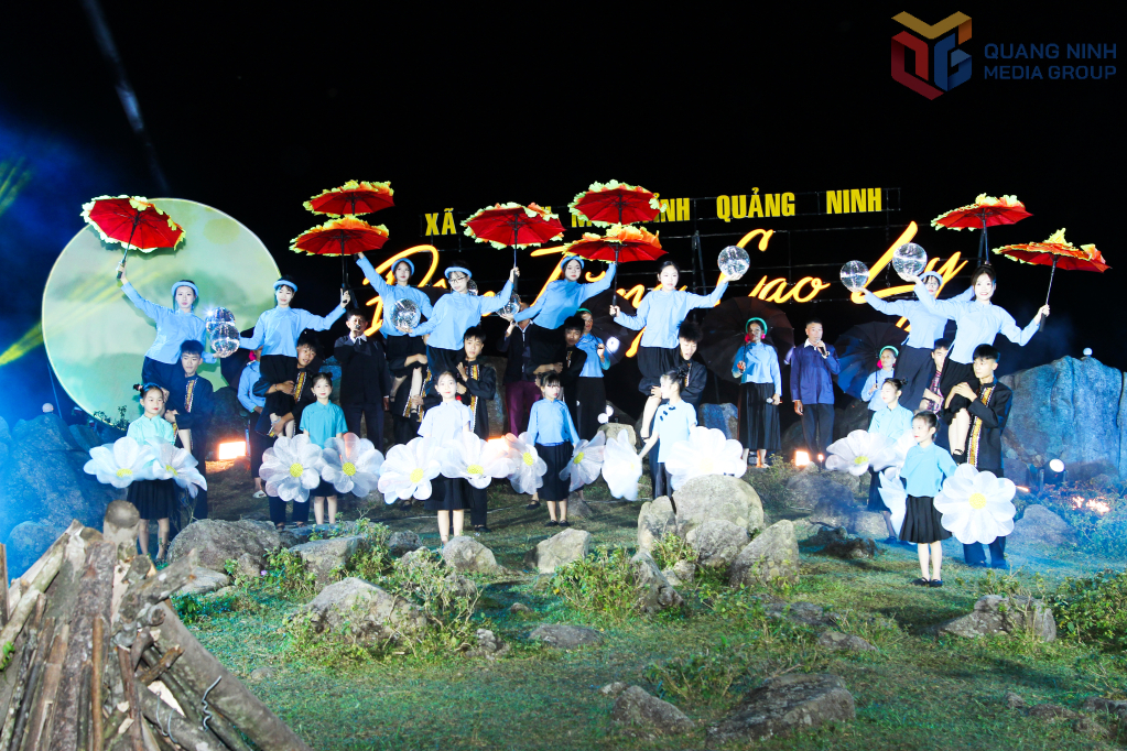 Hát sóong cọ tại đỉnh Cao Ly.