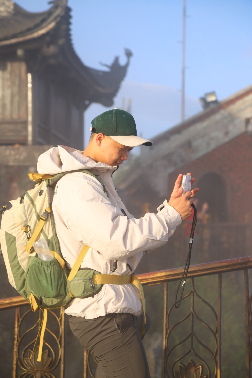 Và sáng tác các tác phẩm nghệ thuật.