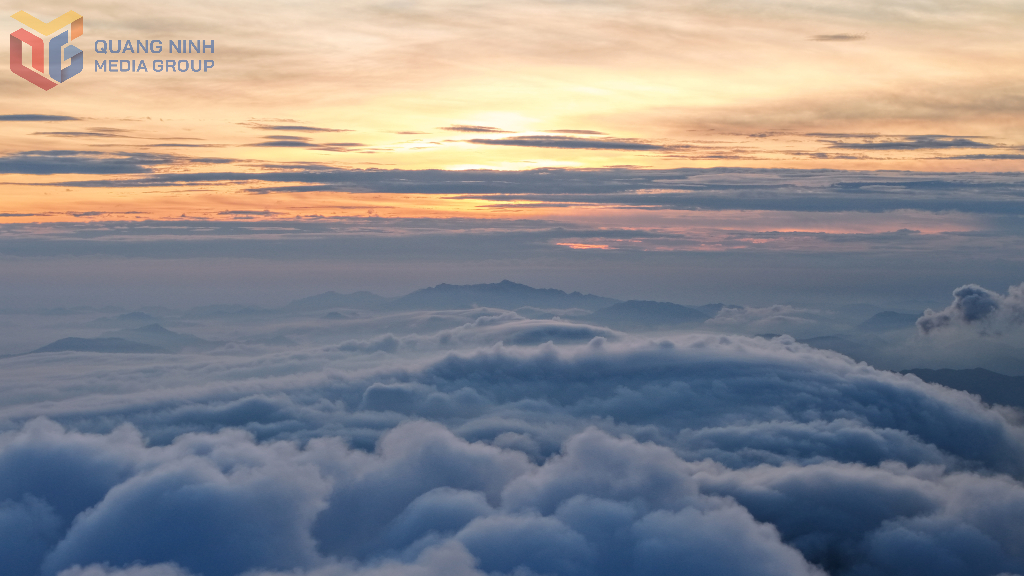 Vẻ đẹp của bình minh trên đỉnh chùa Đồng